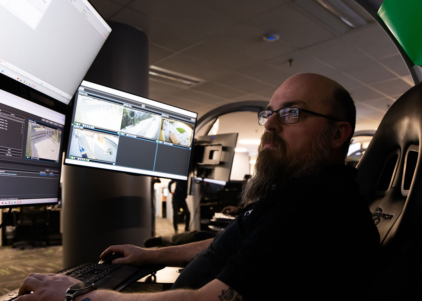 Monitored security cameras bolster retail theft prevention